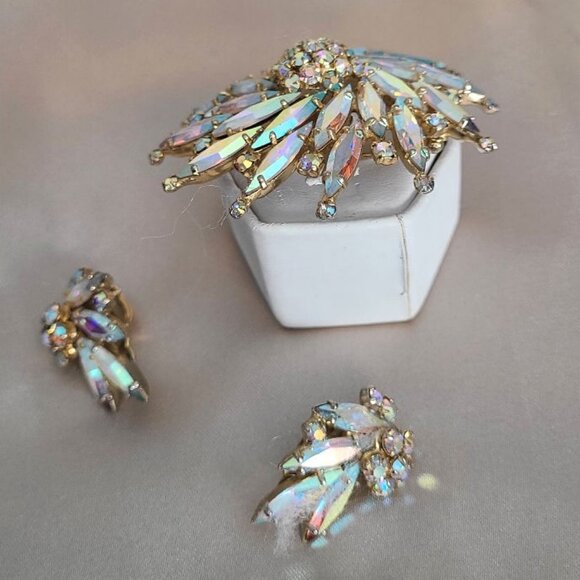 Vintage Sherman Pinwheel Design Brooch & Clip-On Earring Set - Picture 2 of 11